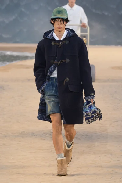 Look 11